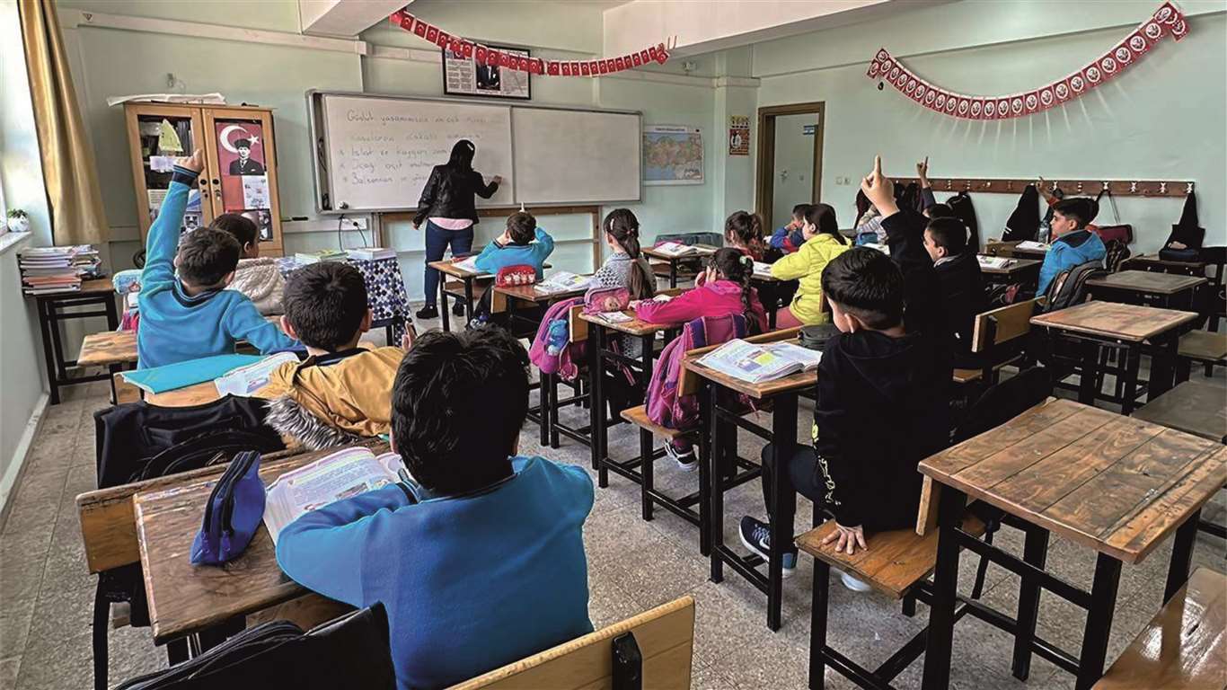 Datça'da olumsuz hava nedeniyle eğitime yarım gün ara verildi haberi